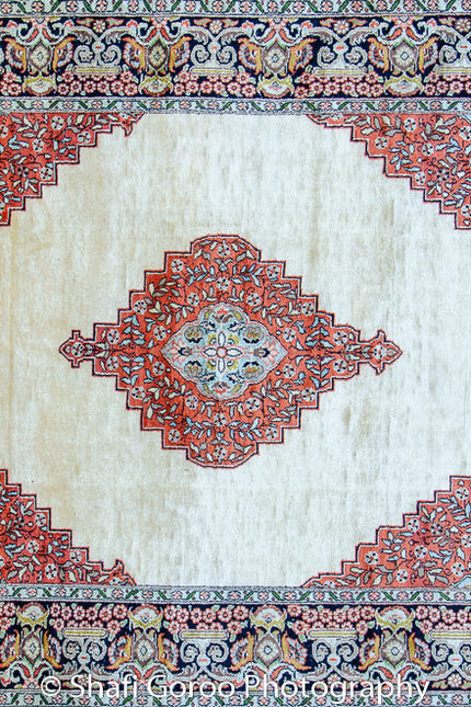 Regular silk carpet, size: 4 feet by 6 feet