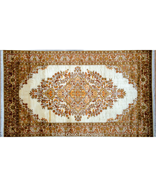 Regular silk carpet, size: 3 feet by 5 feet