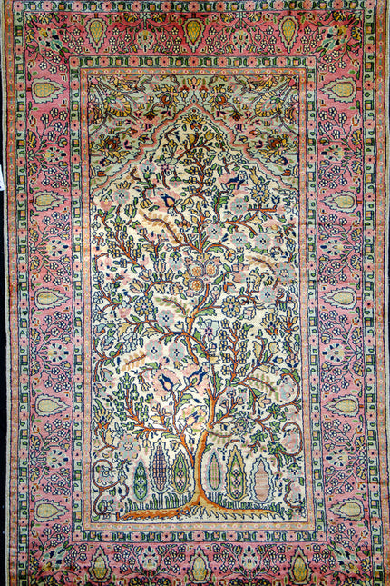 Regular silk carpet, size: 3 feet by 5 feet