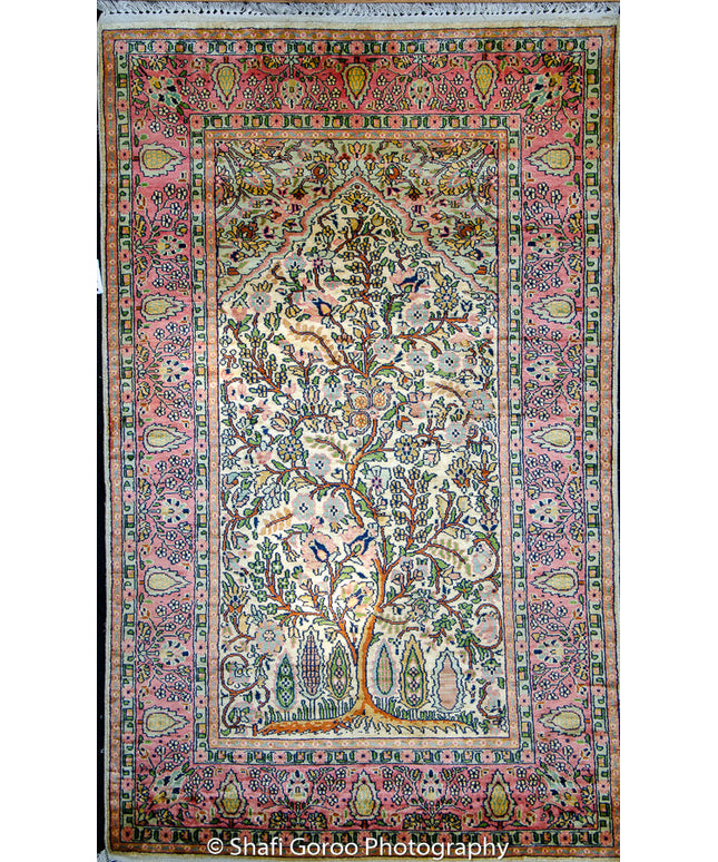 Regular silk carpet, size: 3 feet by 5 feet