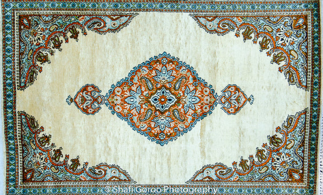 Regular silk carpet, size: 3 feet by 5 feet