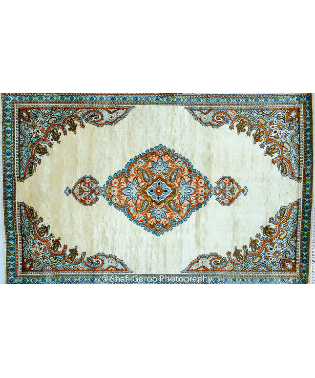 Regular silk carpet, size: 3 feet by 5 feet