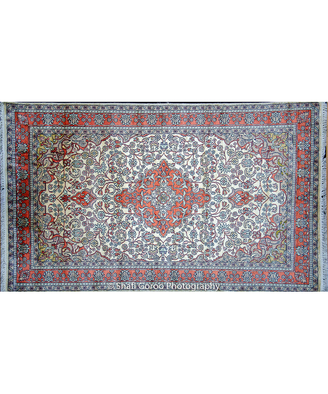 Regular silk carpet, size: 3 feet by 5 feet