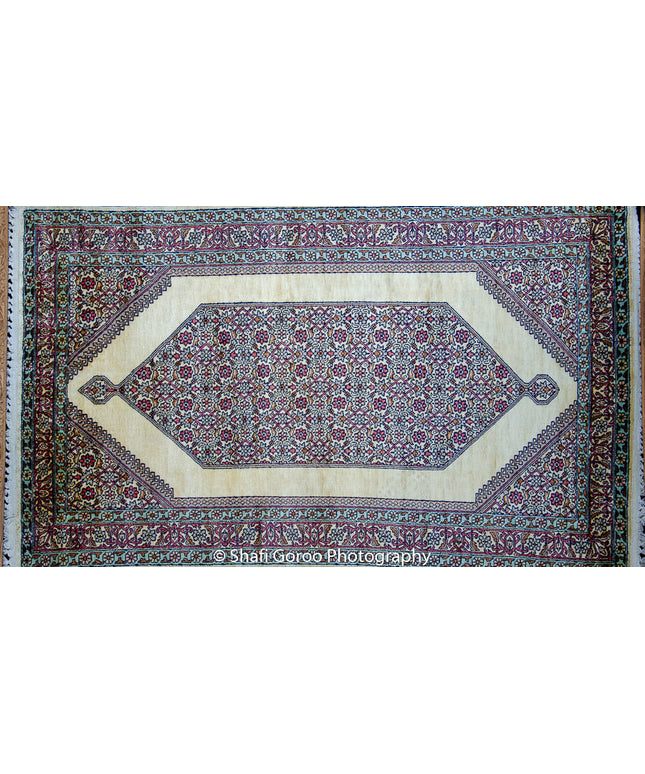 Regular silk carpet, size: 3 feet by 5 feet