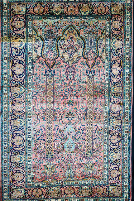 Regular silk carpet, size: 3 feet by 5 feet