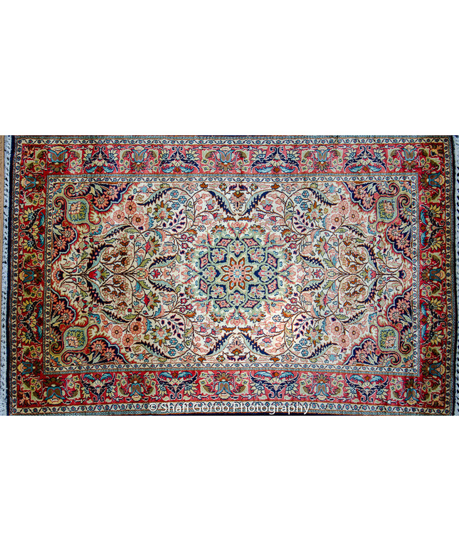 Regular silk carpet, size: 3 feet by 5 feet