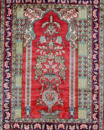 Regular silk carpet, size: 2 feet by 3 feet