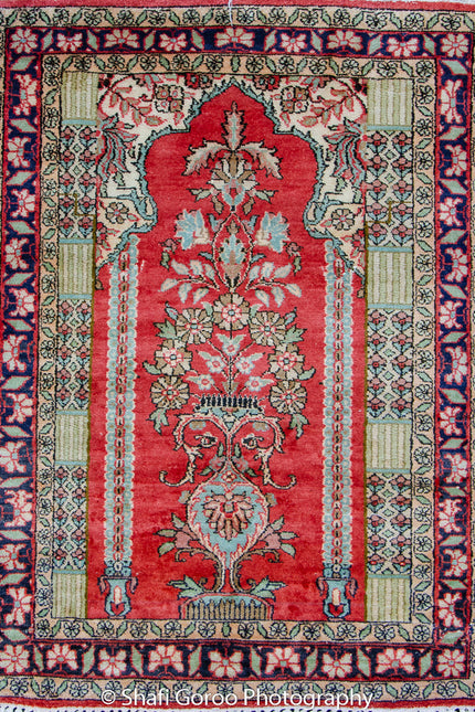 Regular silk carpet, size: 2 feet by 3 feet