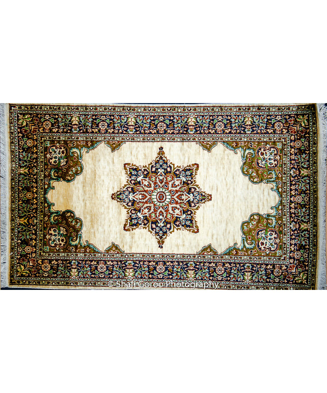 Regular silk carpet, size: 3 feet by 5 feet