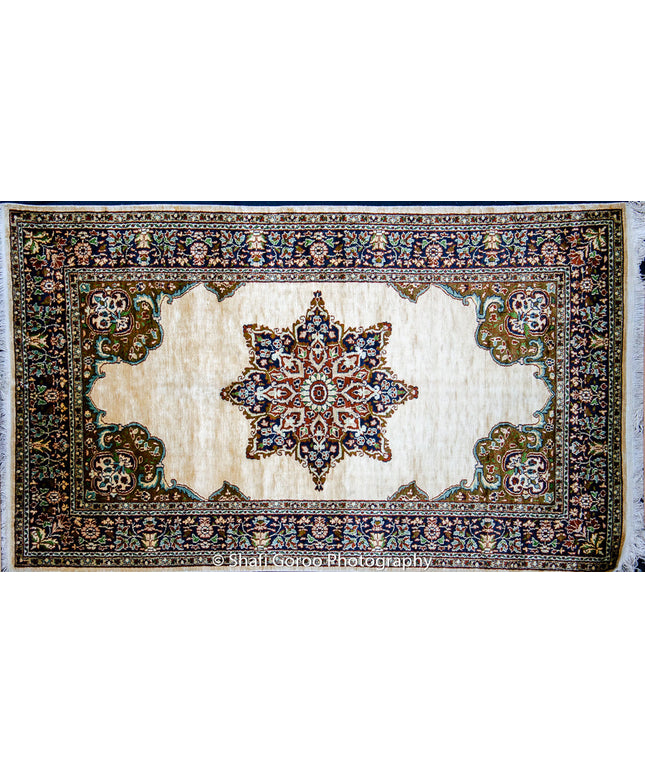 Regular silk carpet, size: 3 feet by 5 feet