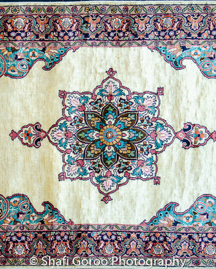 Regular silk carpet, size: 3 feet by 5 feet