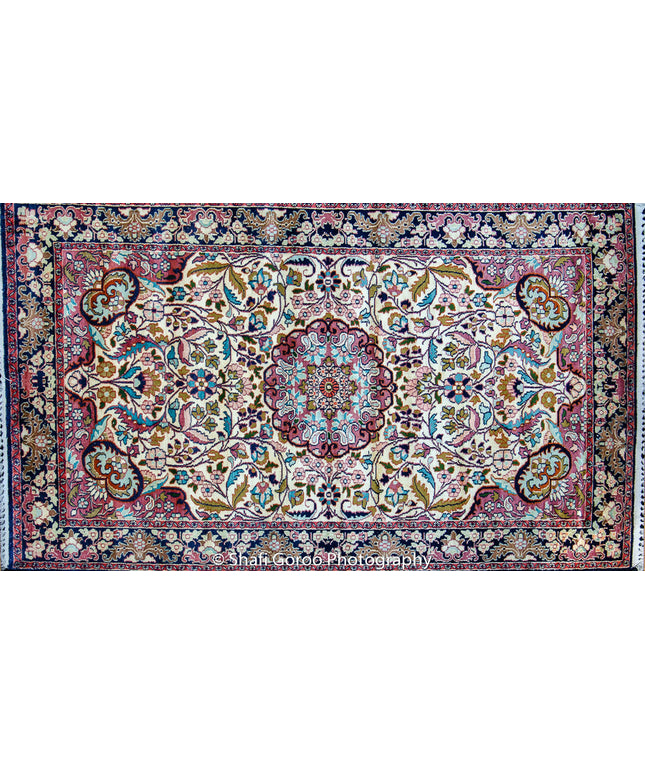 Regular silk carpet, size: 3 feet by 5 feet
