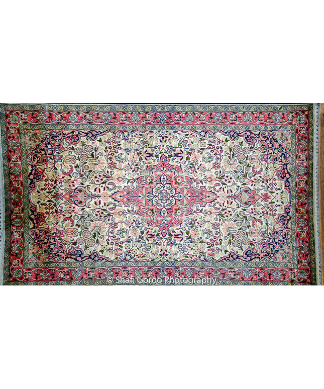 Regular silk carpet, size: 3 feet by 5 feet