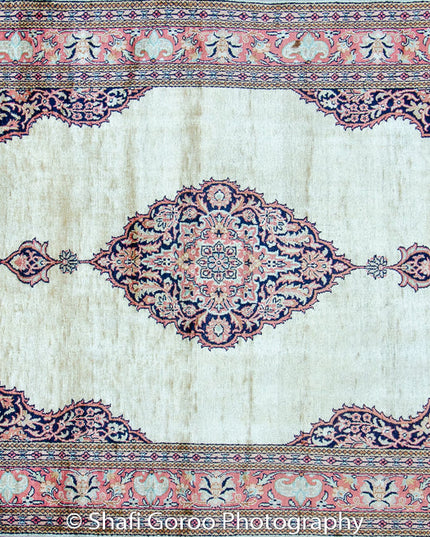 Regular silk carpet, size: 4 feet by 6 feet