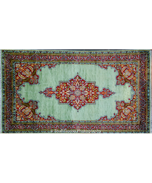 Regular silk carpet, size: 3 feet by 5 feet