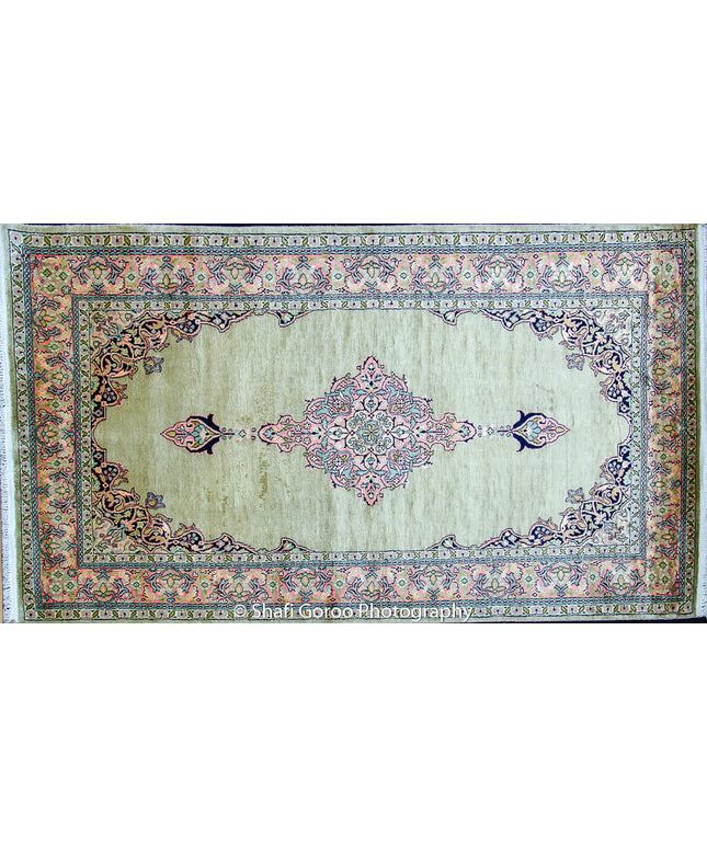 Regular silk carpet, size: 3 feet by 5 feet