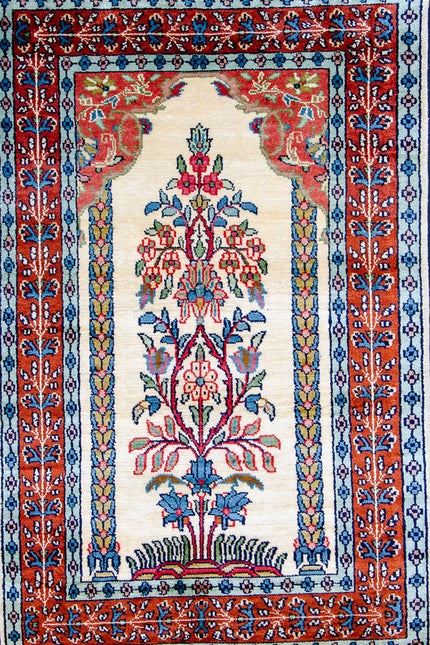 Regular silk carpet, size: 2 feet by 3 feet