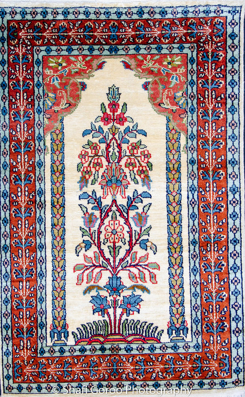 Regular silk carpet, size: 2 feet by 3 feet