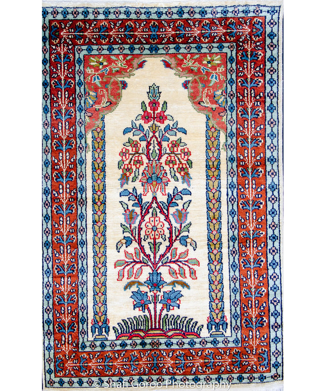 Regular silk carpet, size: 2 feet by 3 feet