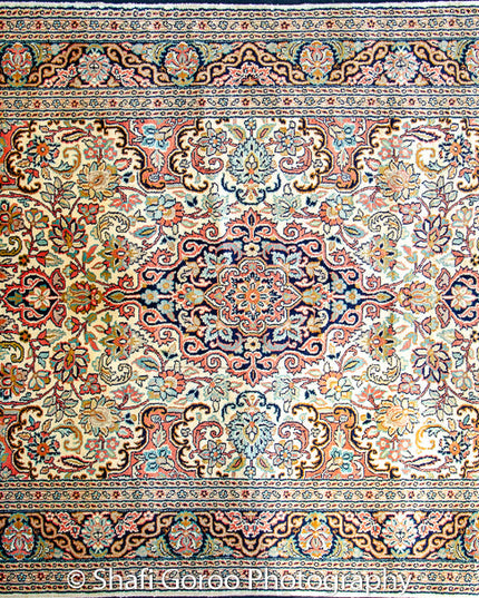 High knot silk on silk, size 2.5' x 4'