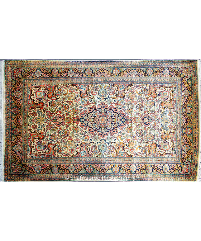 High knot silk on silk, size 2.5' x 4'