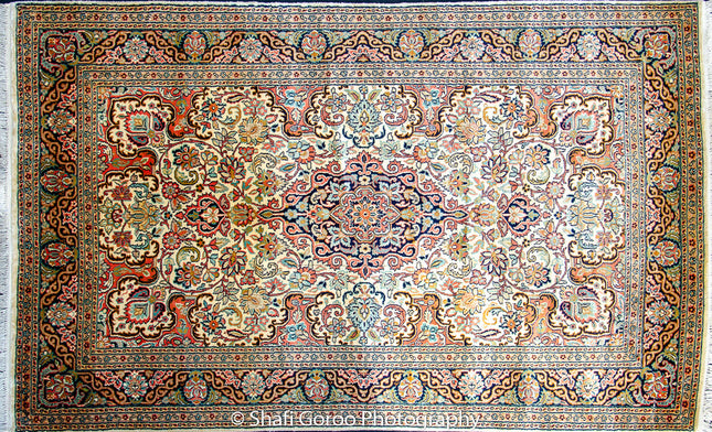High knot silk on silk, size 2.5' x 4'