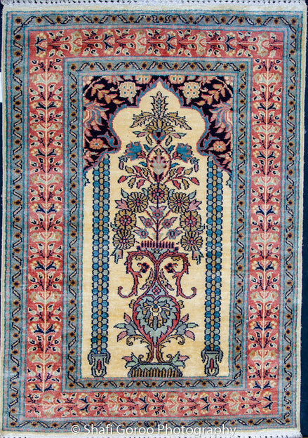 Regular silk carpet, size: 2 feet by 3 feet