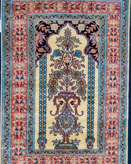 Regular silk carpet, size: 2 feet by 3 feet