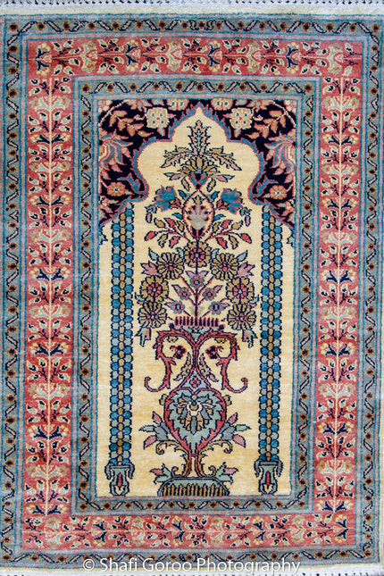 Regular silk carpet, size: 2 feet by 3 feet