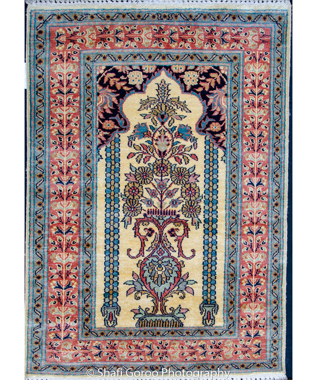 Regular silk carpet, size: 2 feet by 3 feet