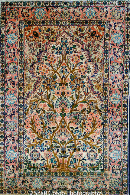 Regular silk carpet, size: 2 feet by 3 feet