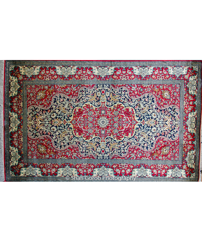 High knot silk on silk, size 2.5' x 4'