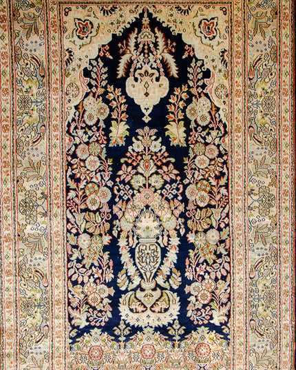 High knot silk on silk, size 2.5' x 4'