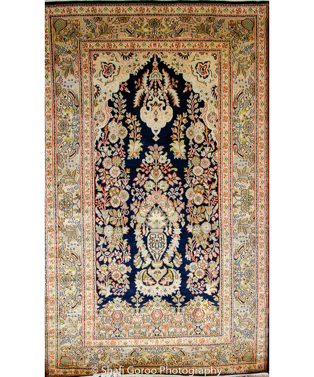 High knot silk on silk, size 2.5' x 4'