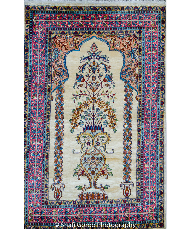 Regular silk carpet, size: 3 feet by 5 feet