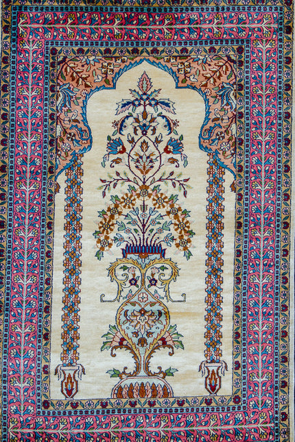 Regular silk carpet, size: 3 feet by 5 feet