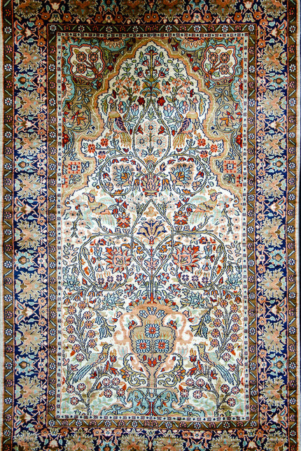 Regular silk carpet, size: 3 feet by 5 feet
