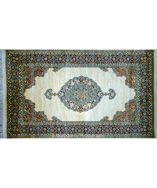 Regular silk carpet, size: 3 feet by 5 feet