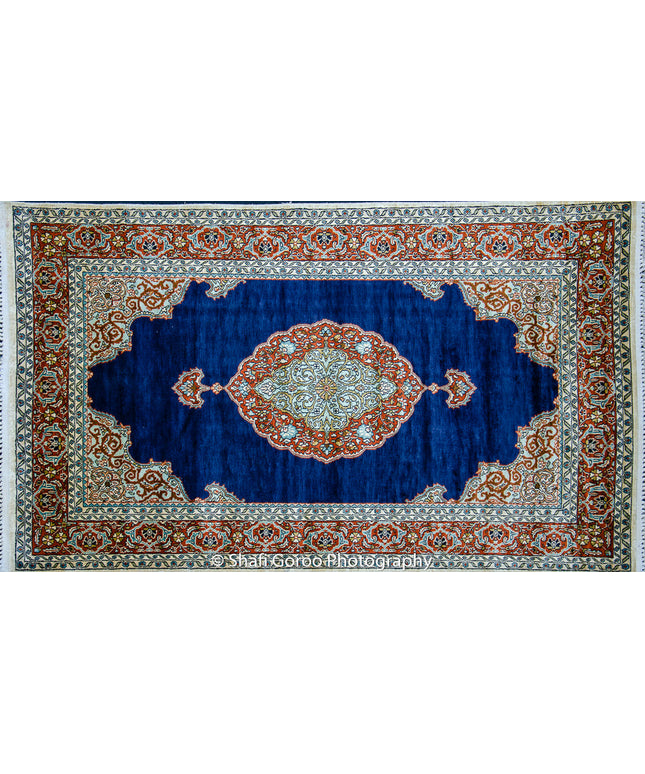 Regular silk carpet, size: 3 feet by 5 feet