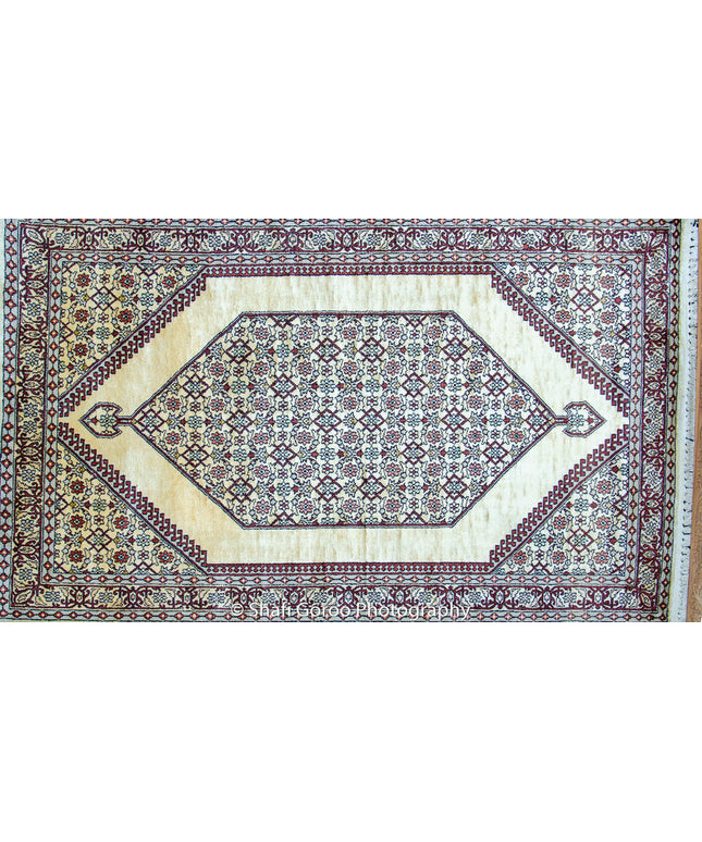 Regular silk carpet, size: 3 feet by 5 feet