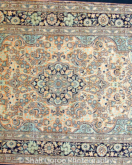 High knot silk on silk, size 2.5' x 4'