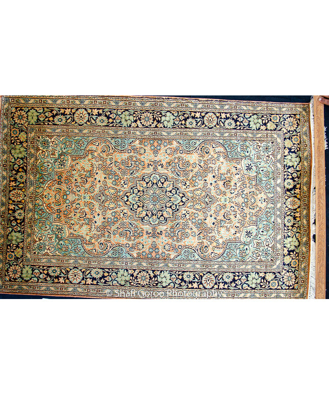 High knot silk on silk, size 2.5' x 4'