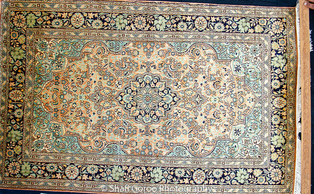 High knot silk on silk, size 2.5' x 4'