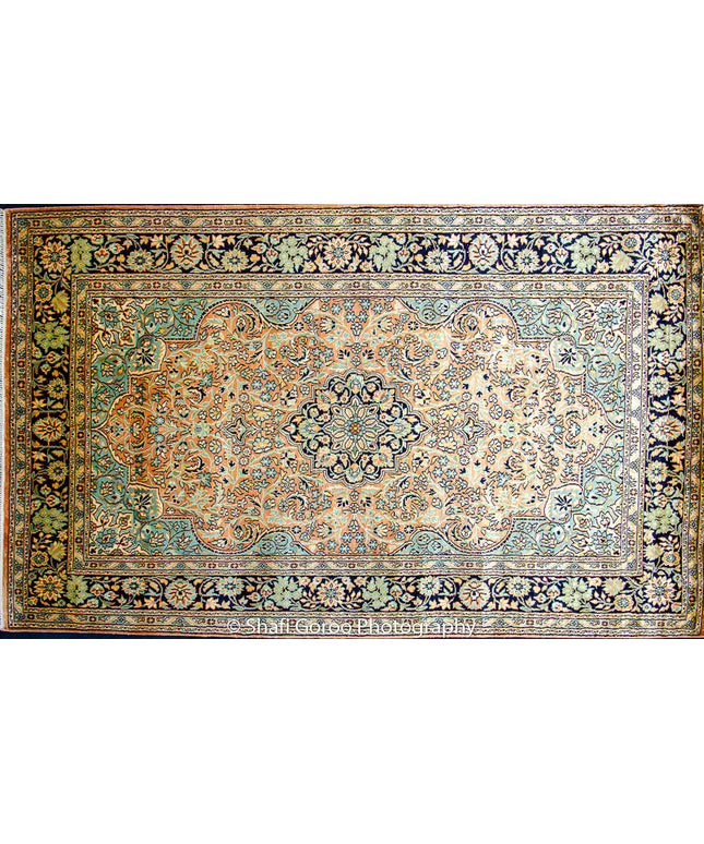 High knot silk on silk, size 2.5' x 4'