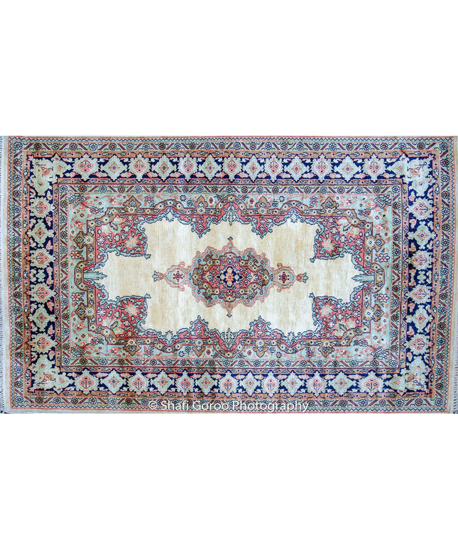 Regular silk carpet, size: 3 feet by 5 feet