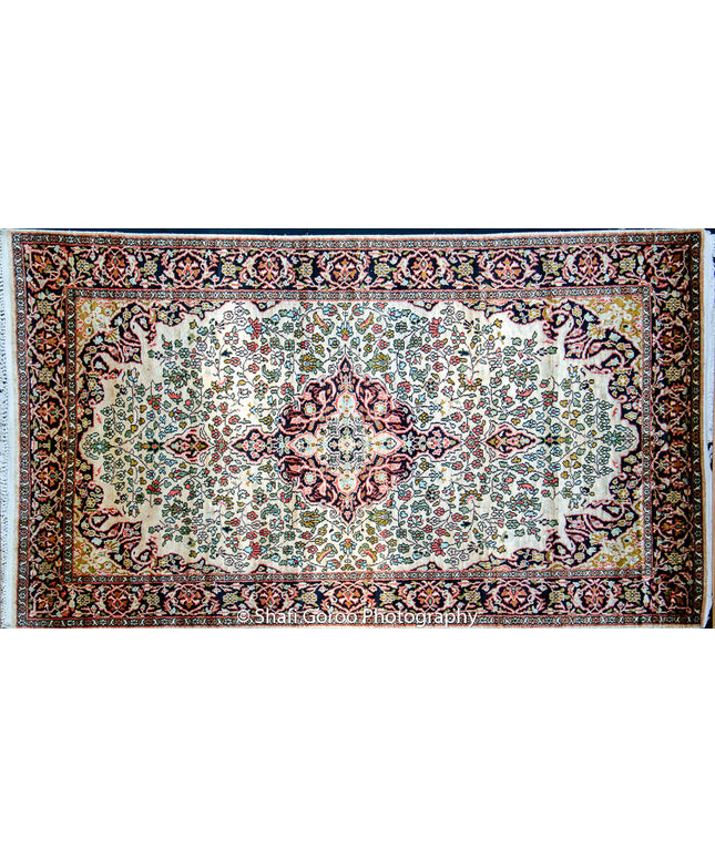 Regular silk carpet, size: 3 feet by 5 feet