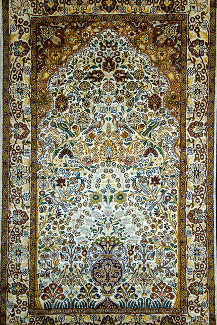 Regular silk carpet, size: 3 feet by 5 feet