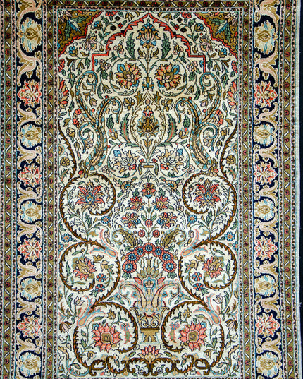 Regular silk carpet, size: 3 feet by 5 feet
