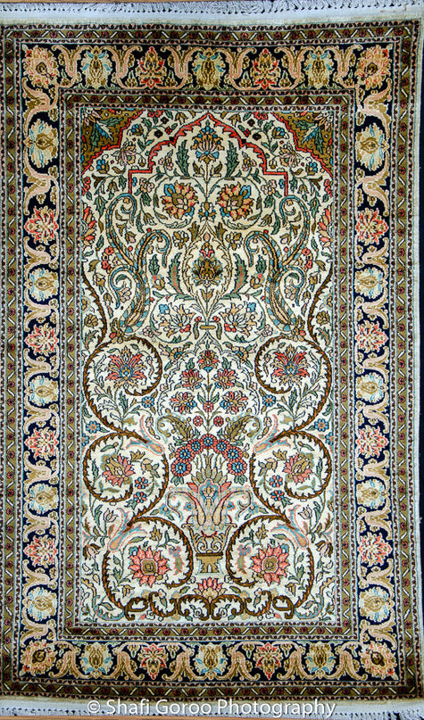 Regular silk carpet, size: 3 feet by 5 feet