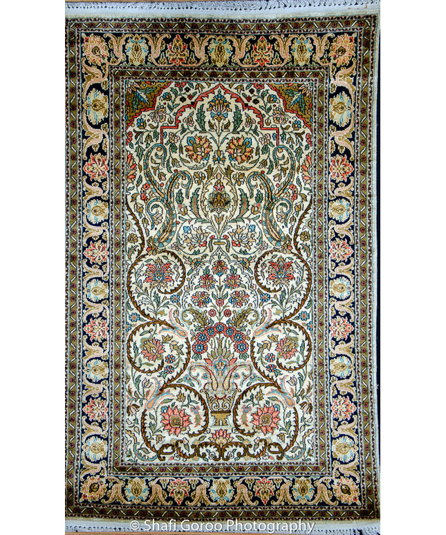 Regular silk carpet, size: 3 feet by 5 feet